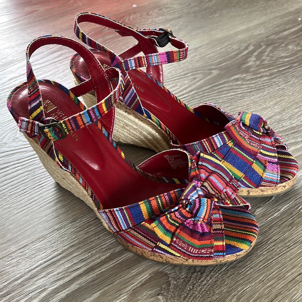 White Mountain Wedges Size 7.5